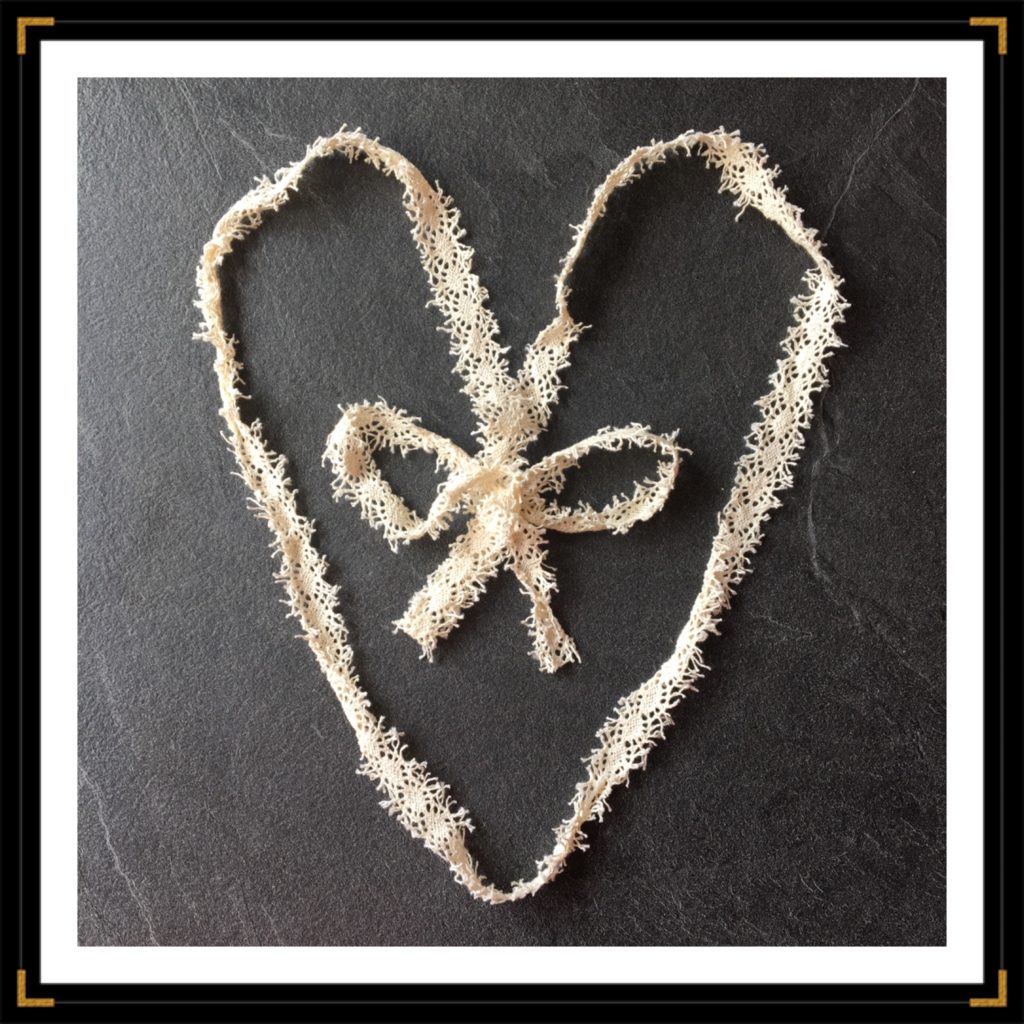 Cadre coeur dentelle