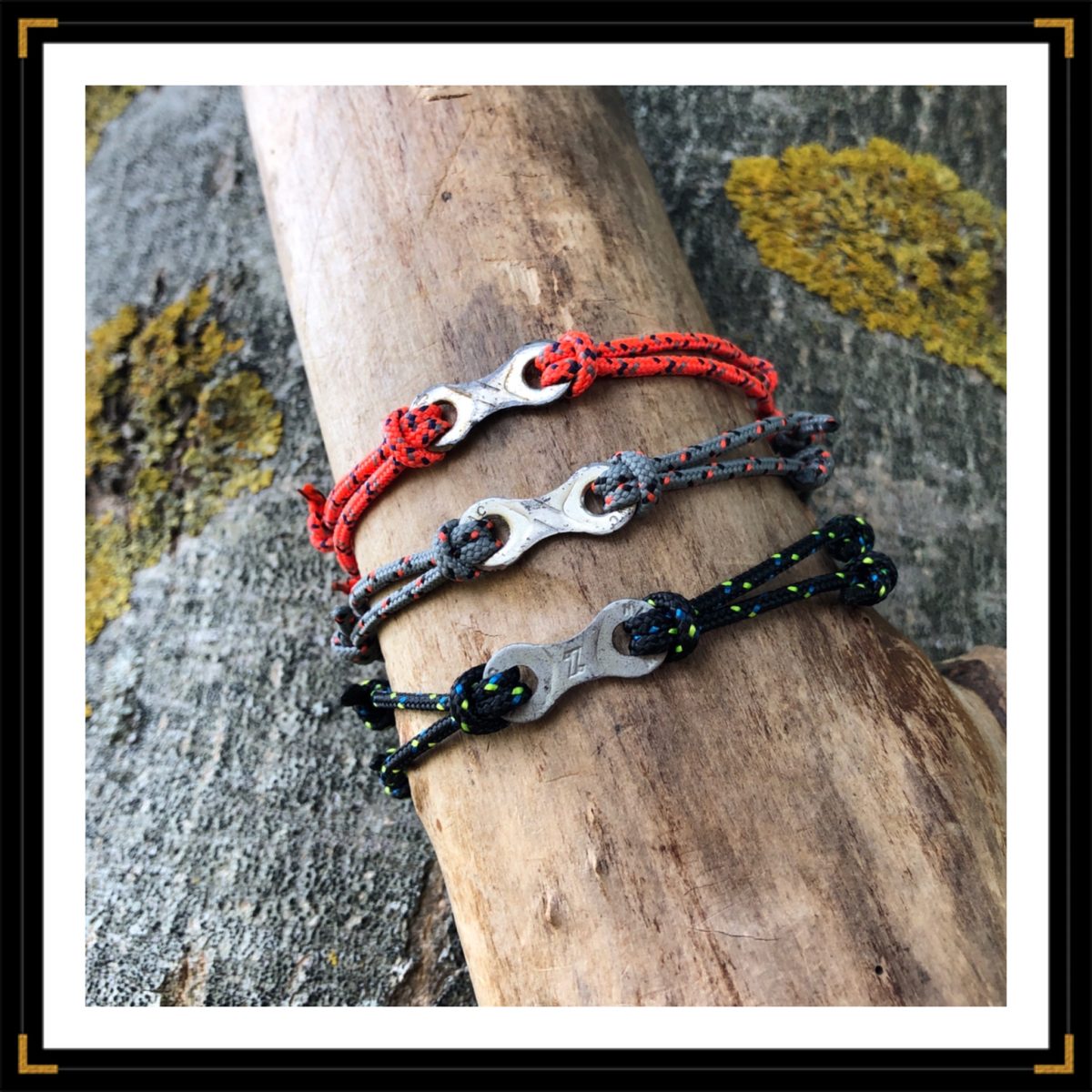 Zattaches simples multicolores cadre