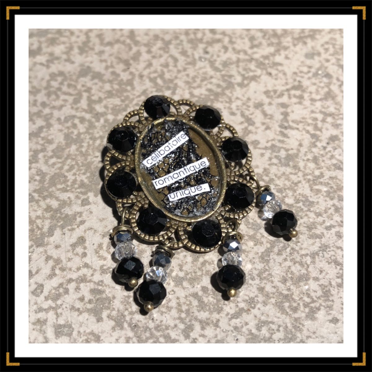 broche bronze noire breloque chic coquine