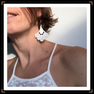 zajourees boucles dentelle modele dore porte