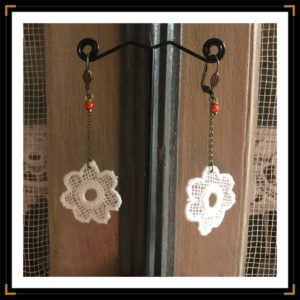 zajourees boucles dentelle modele presentoir