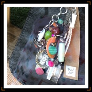 Zaccroches connectes chargeur bijoudesac Frida vitrine