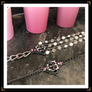 Zatypiques RoZes bracelets grosplan