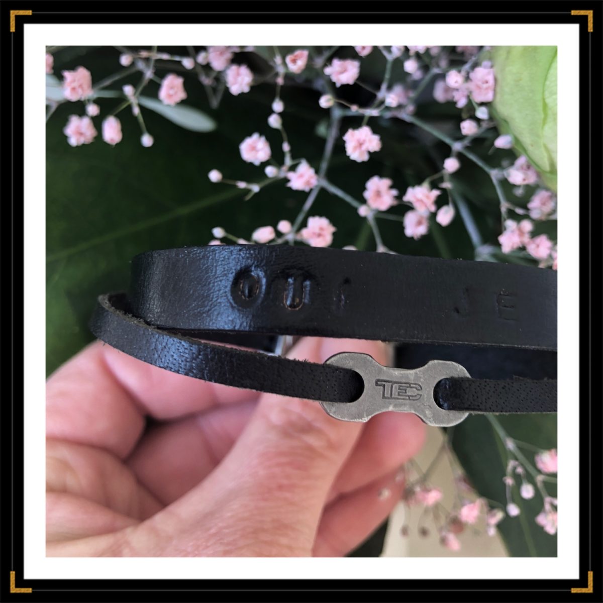 Zinavoues braceletcuir chainedevelo message