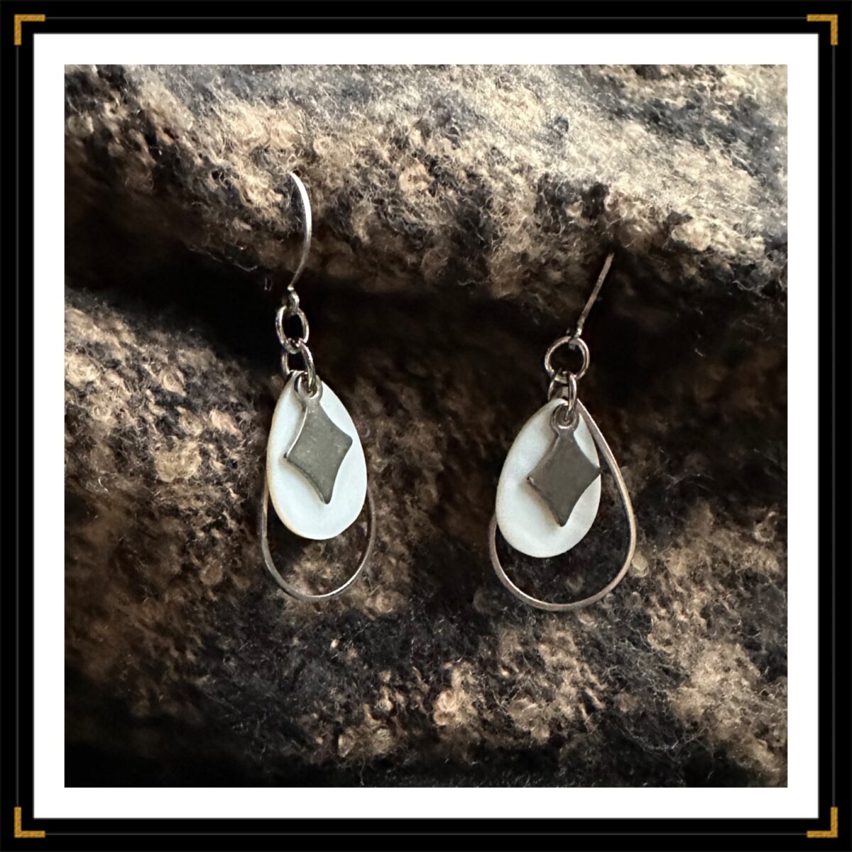 Boucles nacres argenté