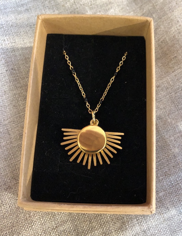 collier upcyclé noir doré soleil croco verso