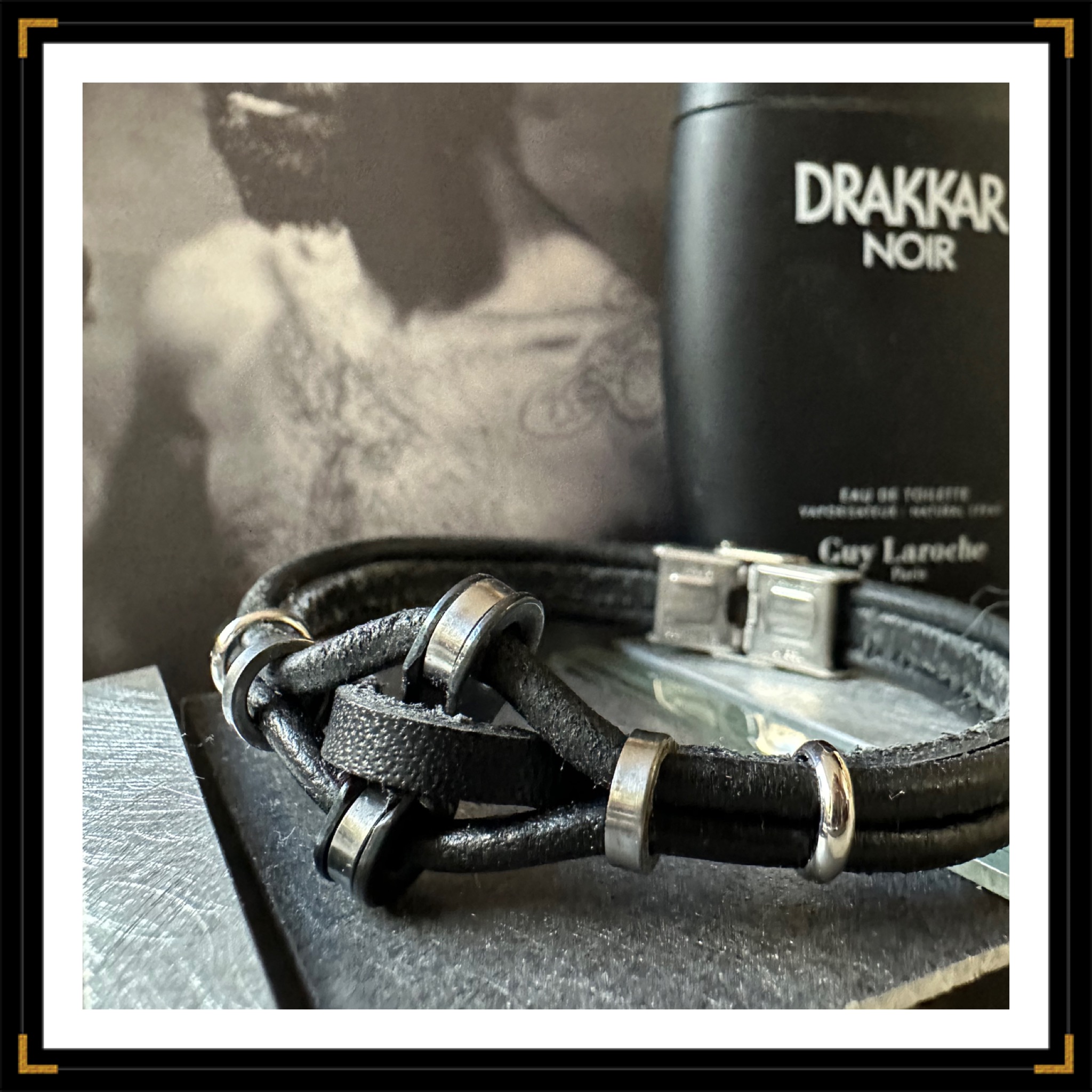bracelet cuir noir et chaine de vélo